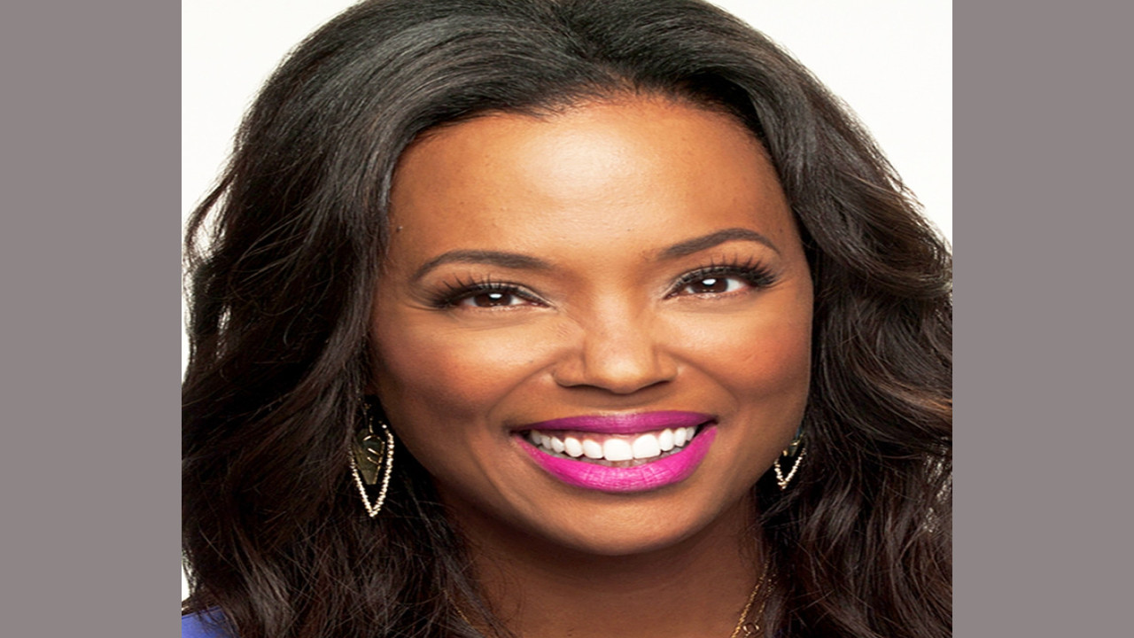 Aisha Tyler (Presentadora)