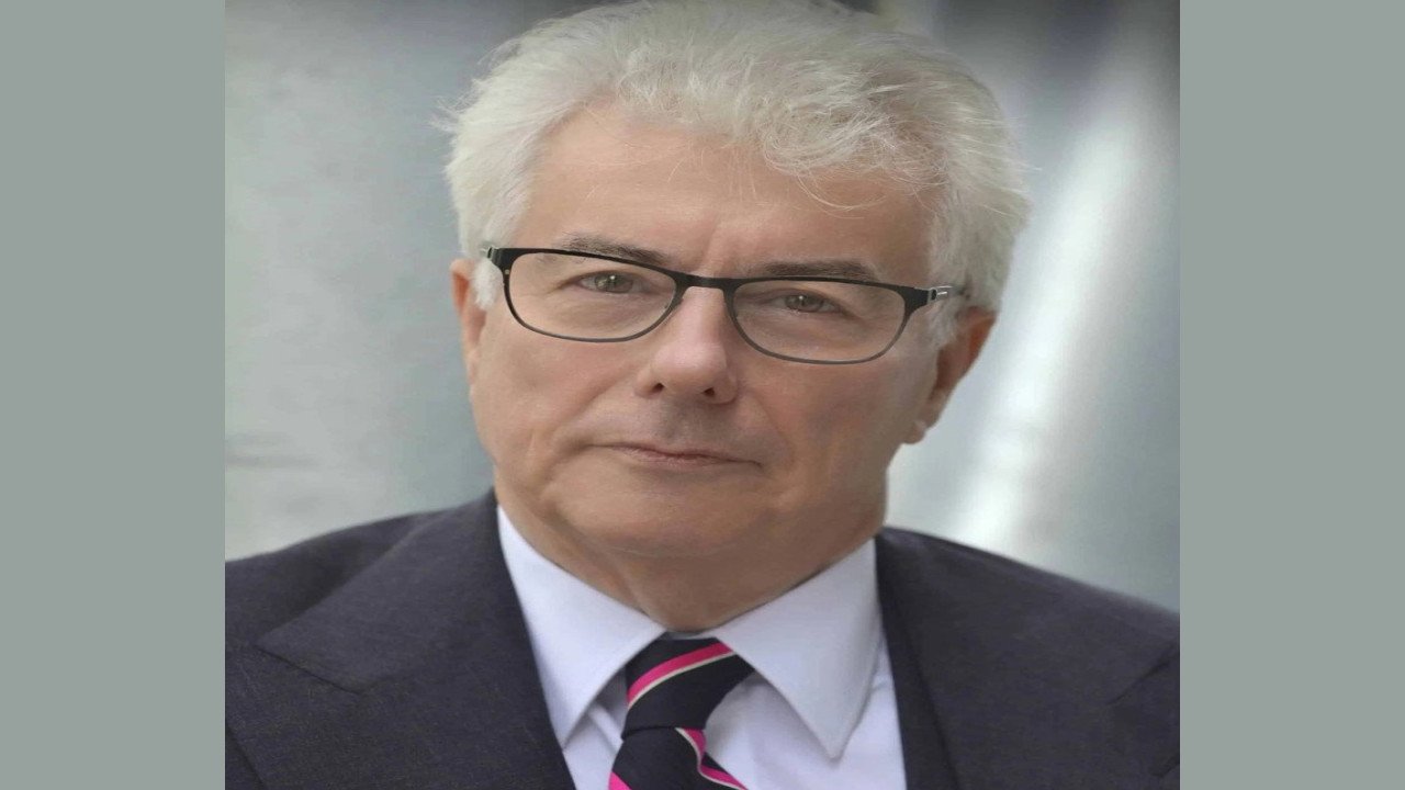 Ken Follett (Presentador)