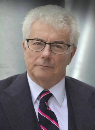 Ken Follett (Presentador)