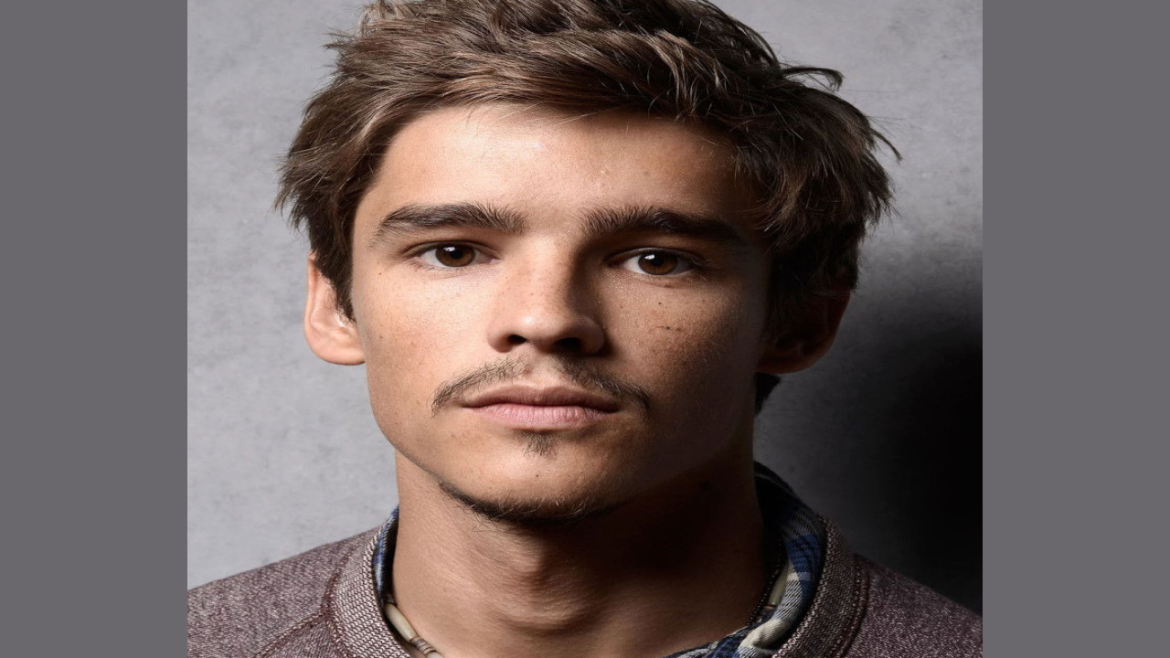 Brenton Thwaites (Presentador)