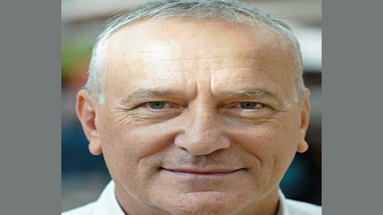 Simon Greenall (Presentador)