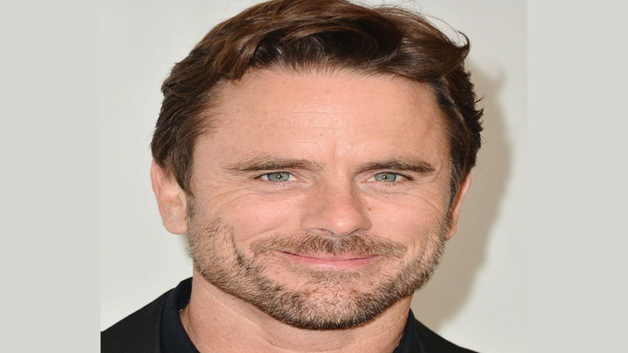 Charles Esten (Presentador)