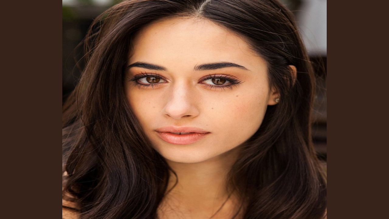 Jeanine Mason (Presentadora)