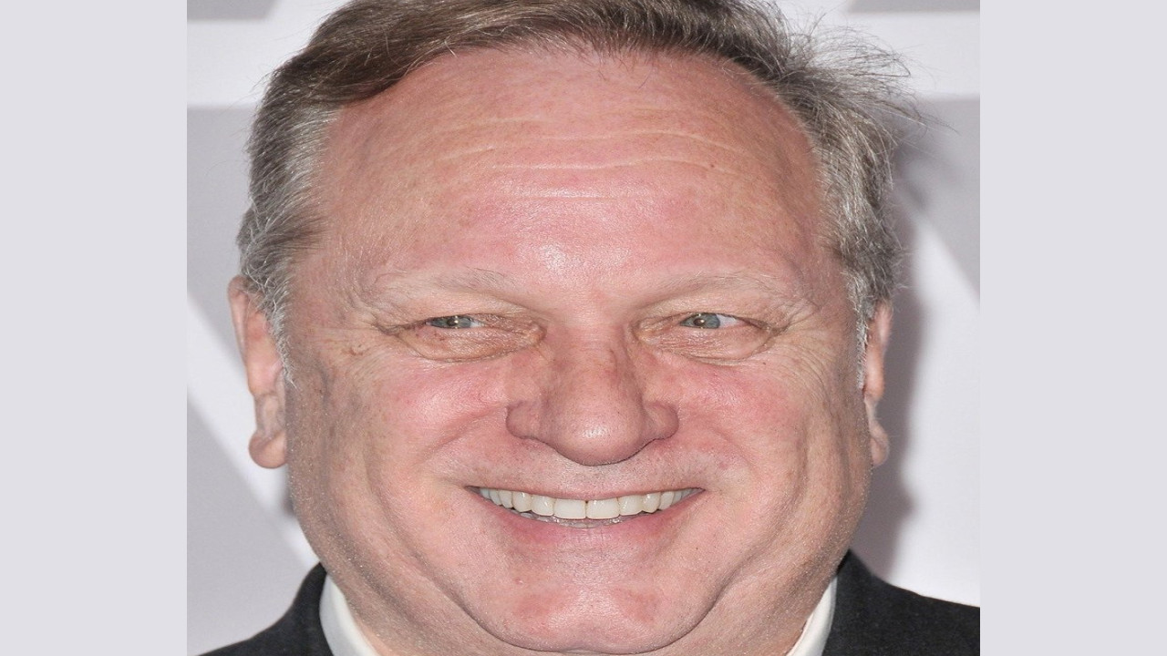 Douglas Urbanski (Presentador)