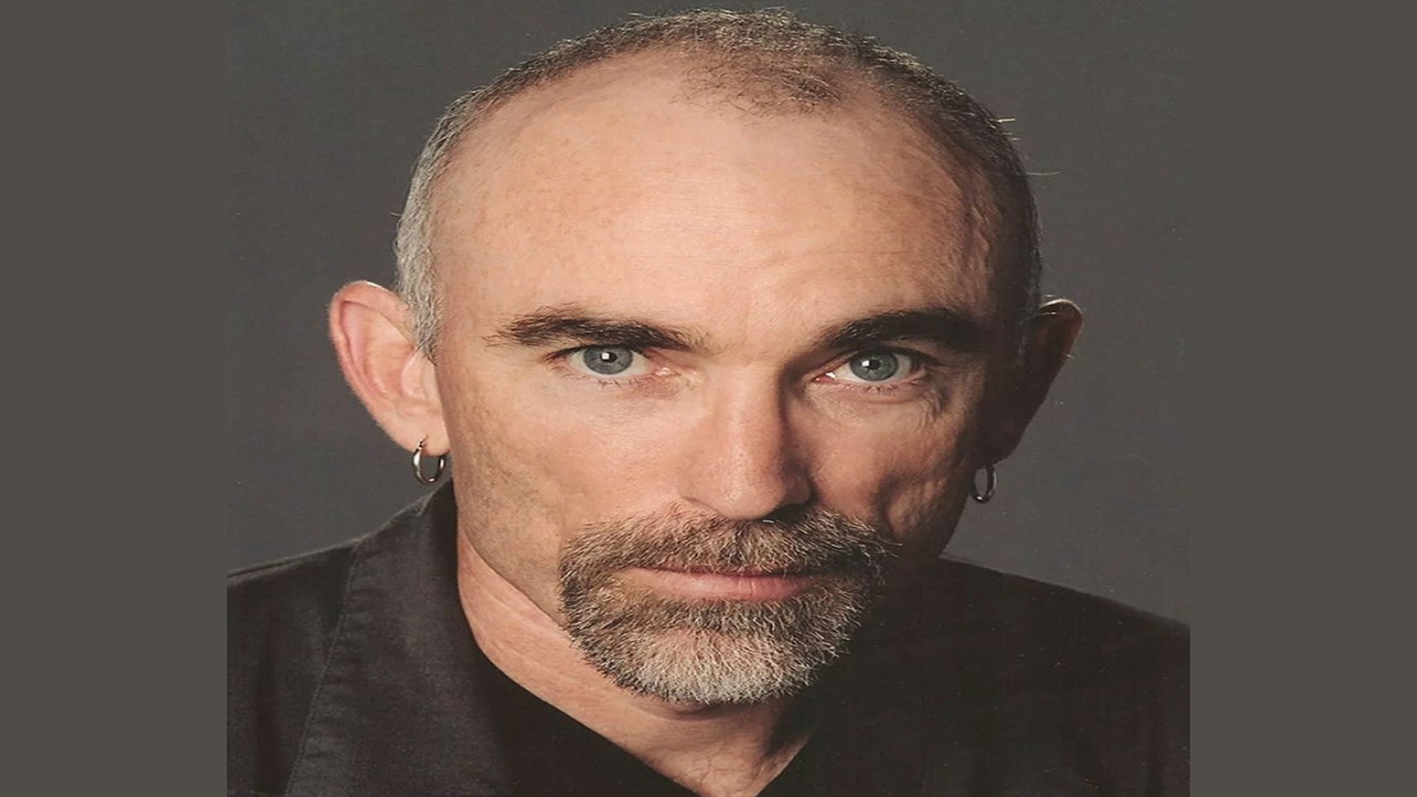 Jackie Earle Haley (Presentador)
