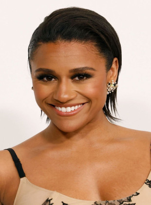 Ariana DeBose (Presentadora)