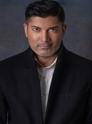 Zahf Paroo (Presentador)