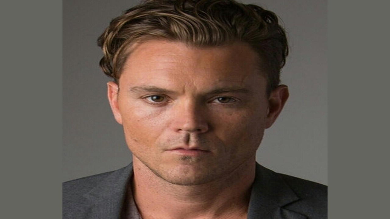 Clayne Crawford (Presentador)