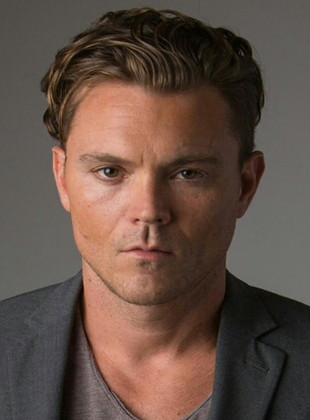 Clayne Crawford (Presentador)