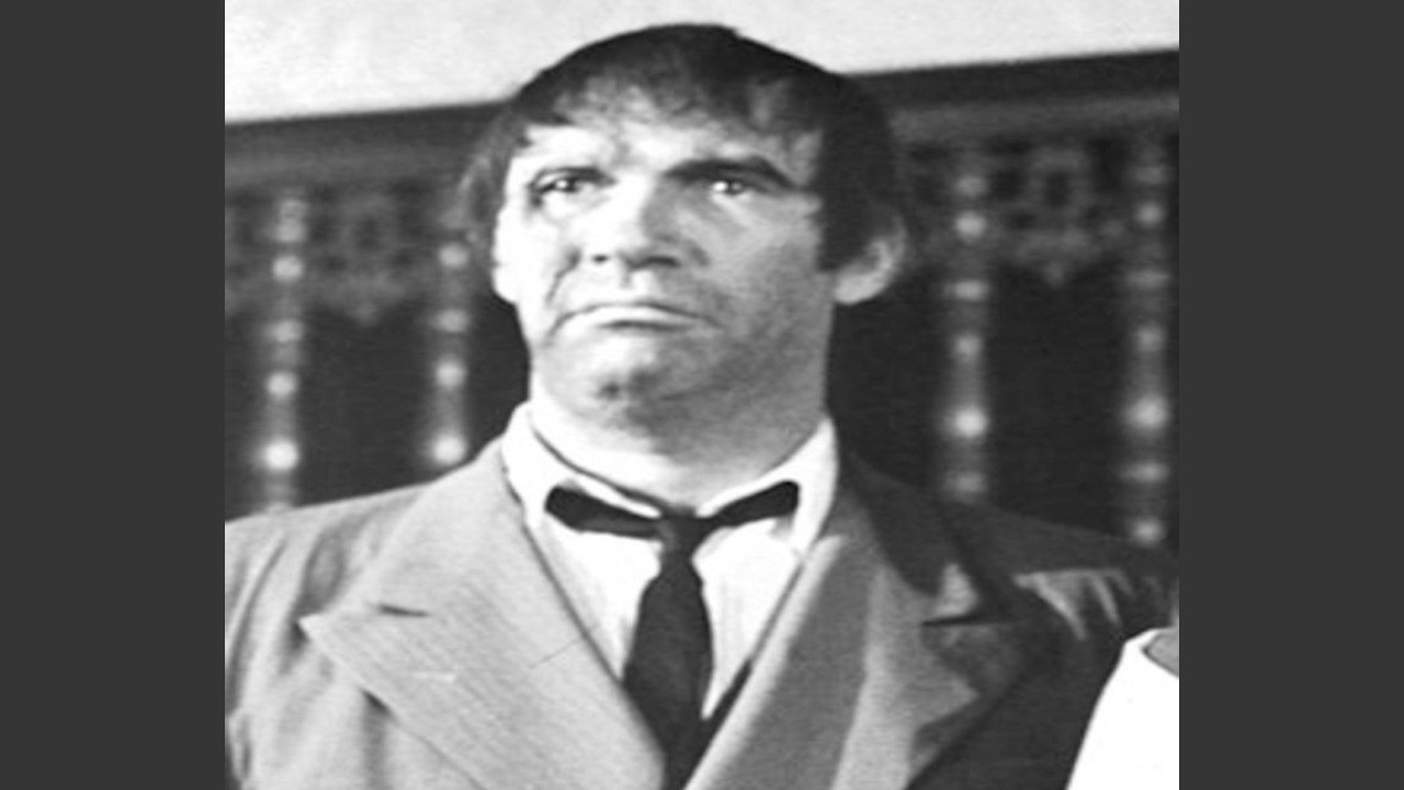 Edward Walsh (Presentador)