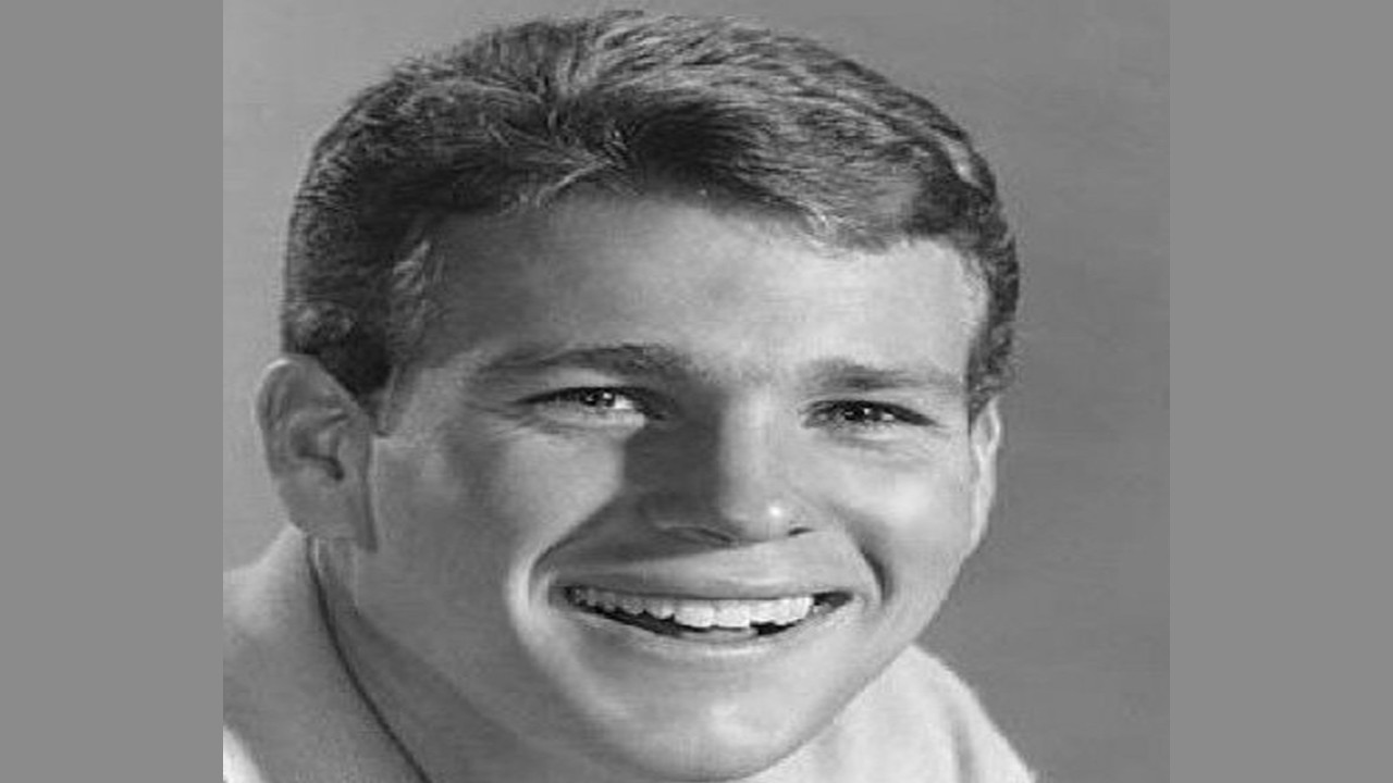 Ryan O'Neal (Presentador)