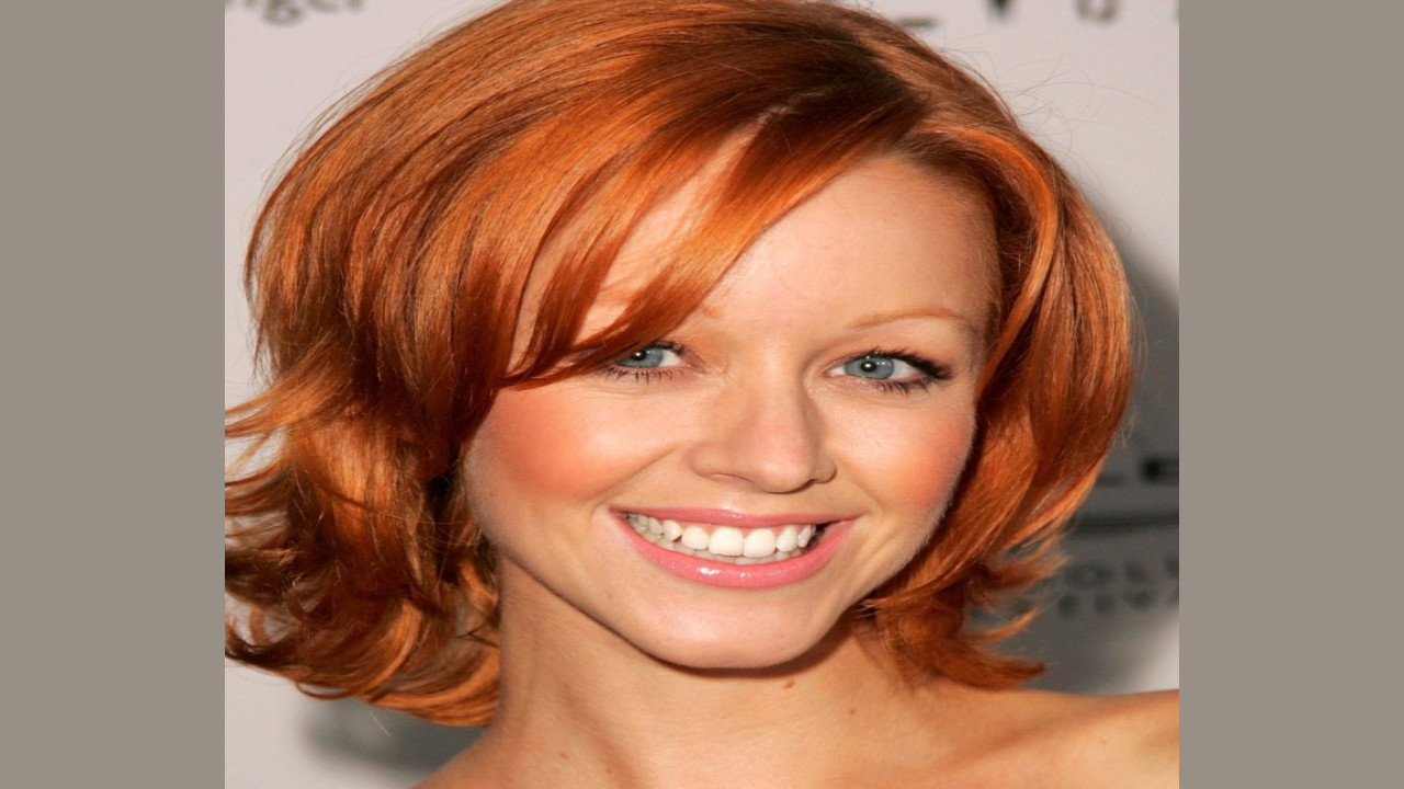 Lindy Booth (Presentadora)