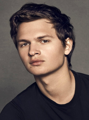 Ansel Elgort (Presentador)