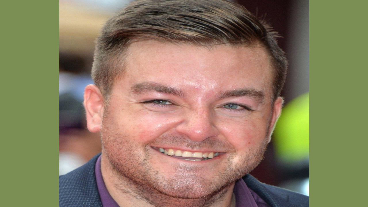 Alex Brooker (Presentador)