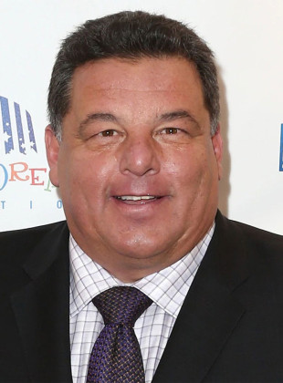 Steve Schirripa (Presentador)