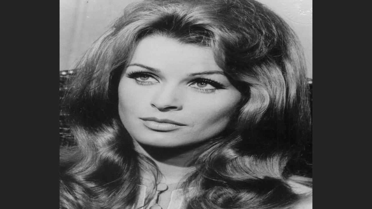 Senta Berger (Presentadora)