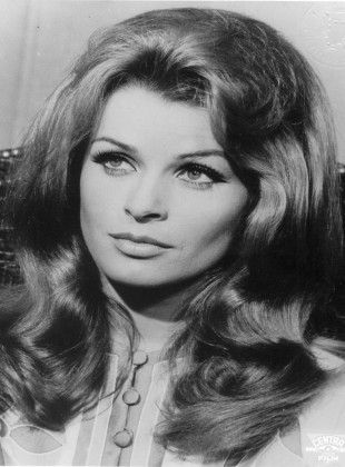 Senta Berger (Presentadora)