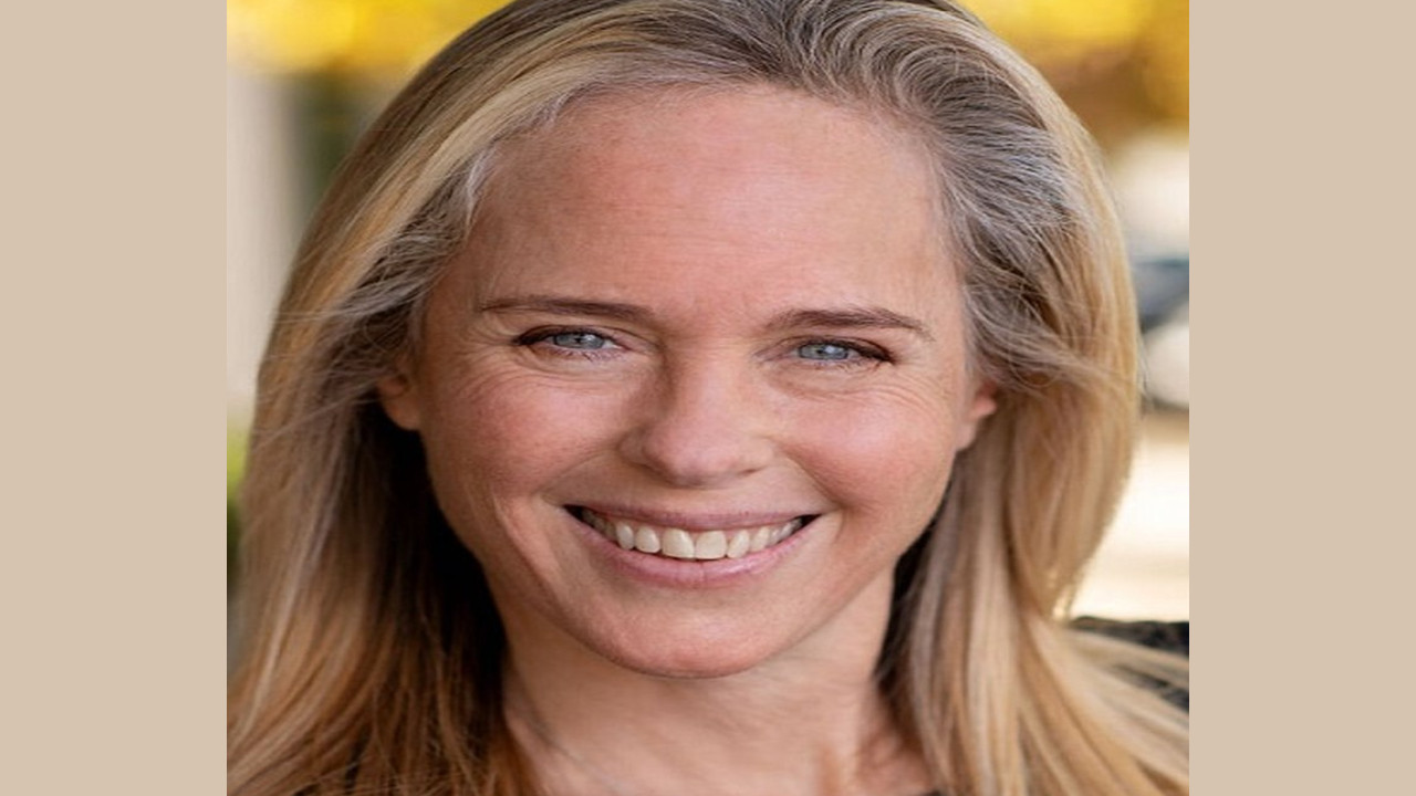 Holly Dorff (Productora)