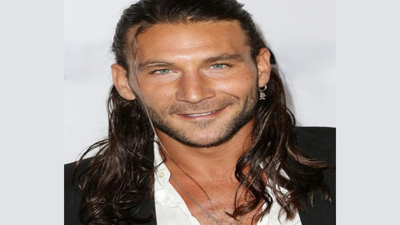 Zach McGowan (Actor)