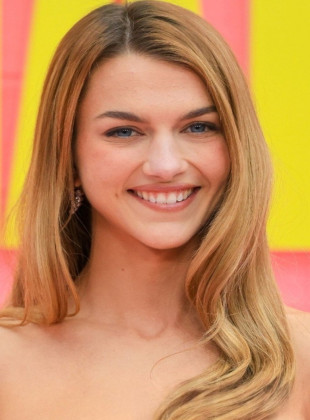 Chloe East (Actriz)