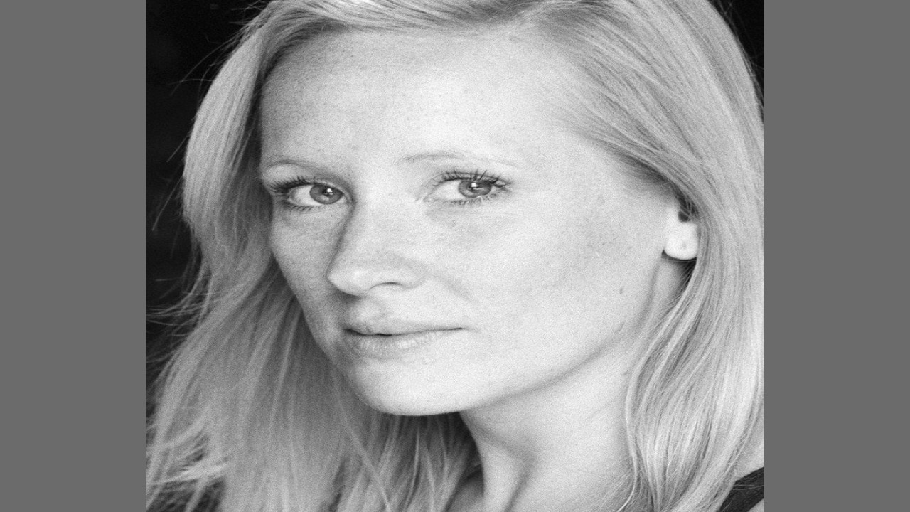 Martha Howe-Douglas (Actriz)