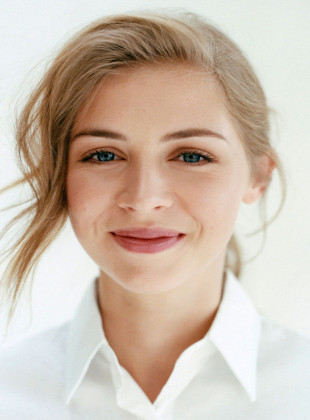 Hermione Corfield (Actriz)