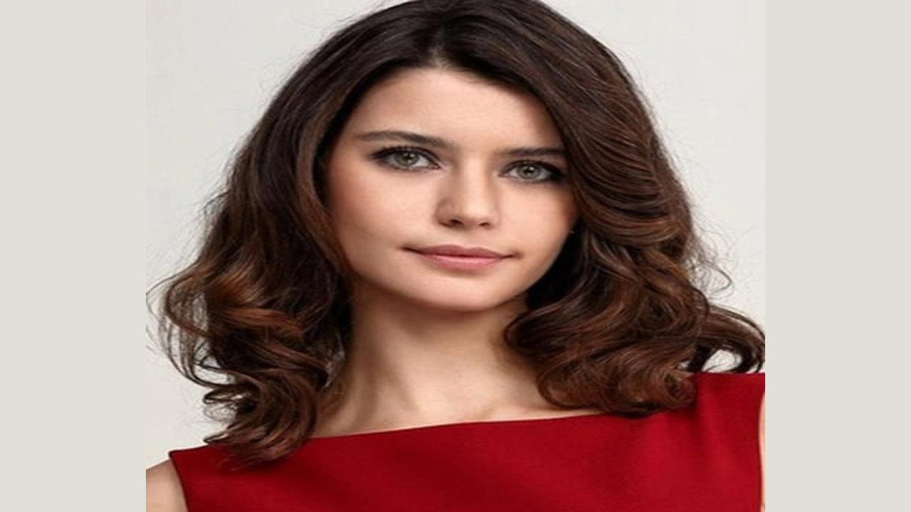 Beren Saat (Actriz)