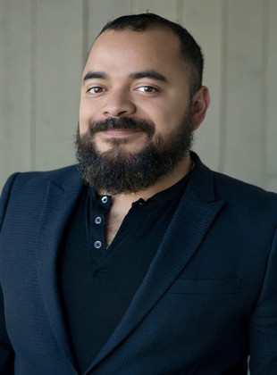 Eduardo Cisneros (Guionista)