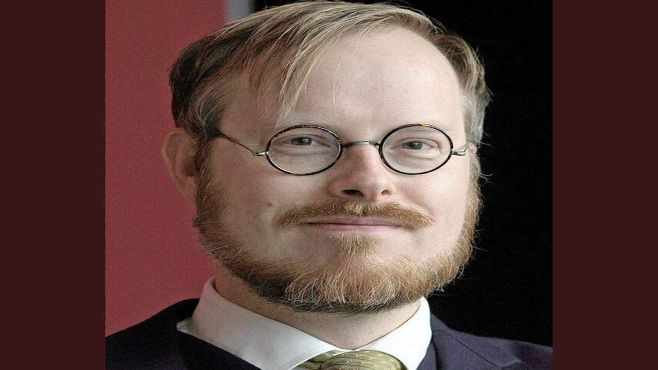 Jeppe Gjervig Gram | Escritor de gran éxito por sus trabajos en Televisión