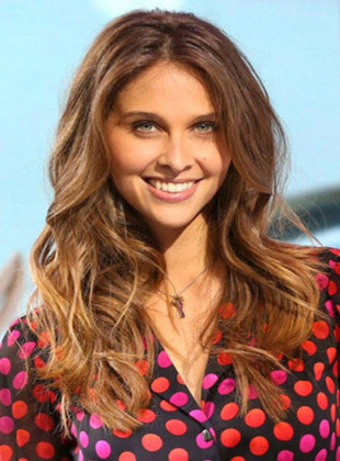 Ophélie Meunier (Presentadora)