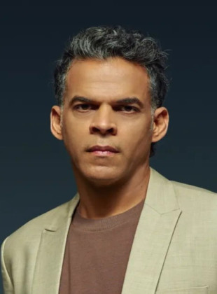 Vikramaditya Motwane (Presentador)