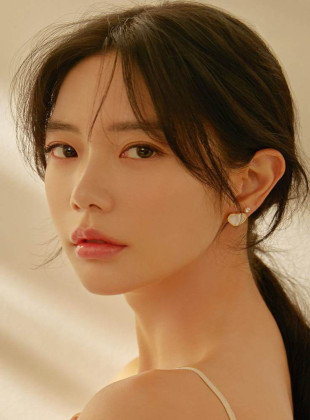Lee Seong-Min (Presentadora)