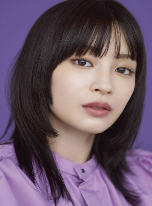 Suzu Hirose (Presentadora)