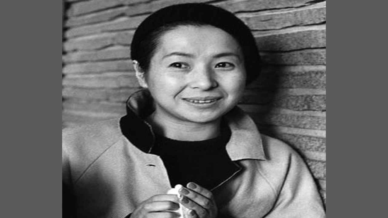 Yatsuko Tan'ami (Presentadora)