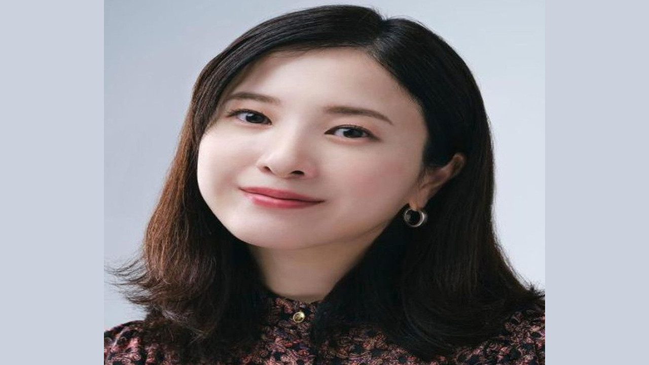Yuriko Yoshitaka (Presentadora)