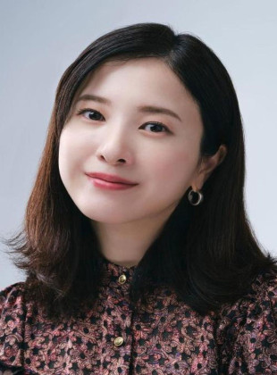 Yuriko Yoshitaka (Presentadora)