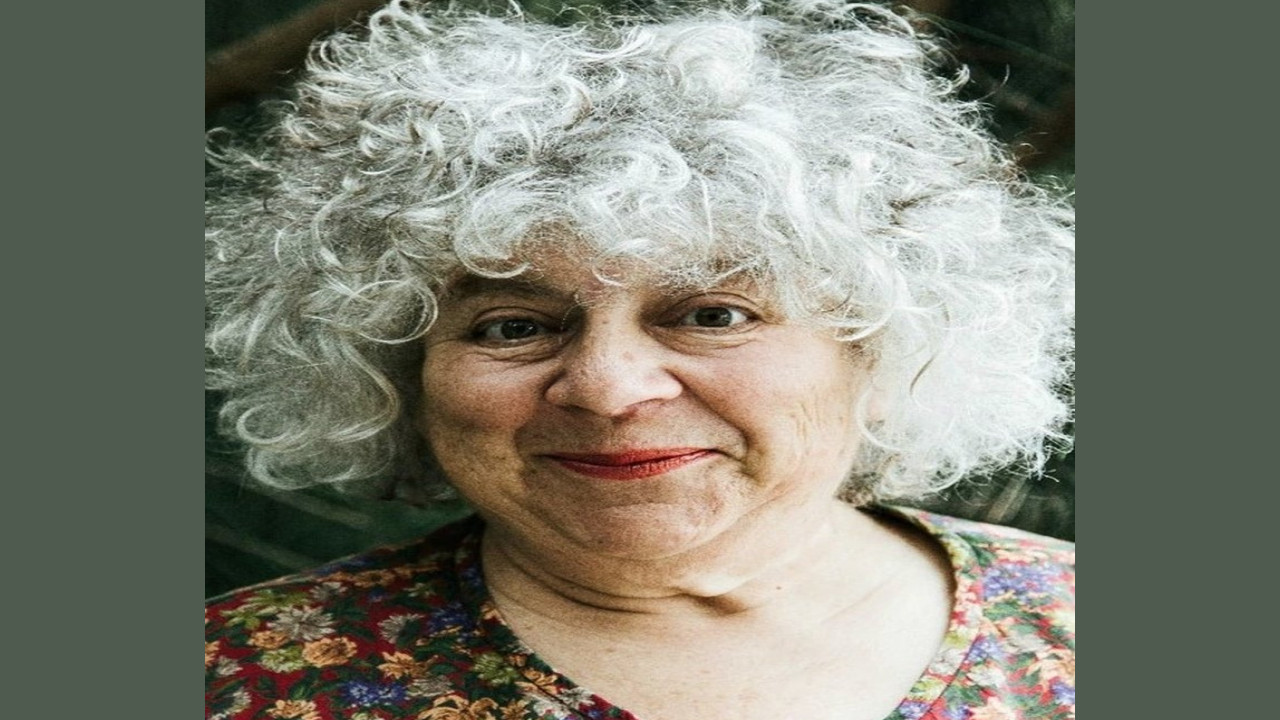 Miriam Margolyes (Presentadora)