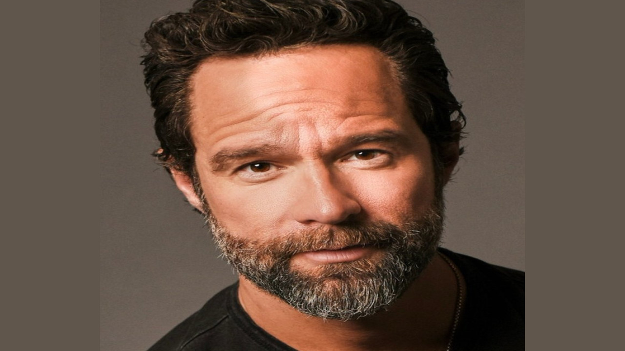 Chris Diamantopoulos (Presentador)