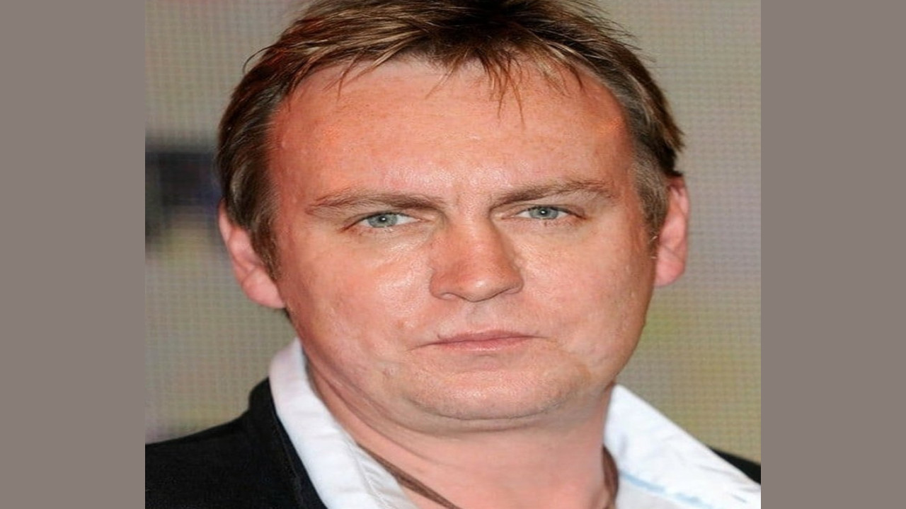 Philip Glenister (Presentador)