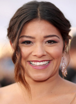 Gina Rodriguez (Presentadora)