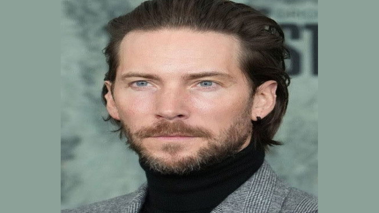 Troy Baker (Presentador)
