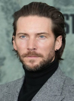 Troy Baker (Presentador)