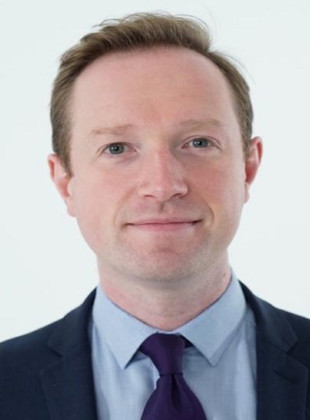 Adam Fleming (Presentador)
