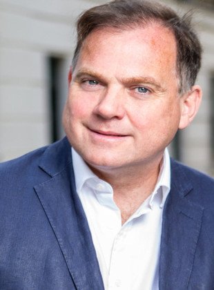 Paddy O'Connell (Presentador)