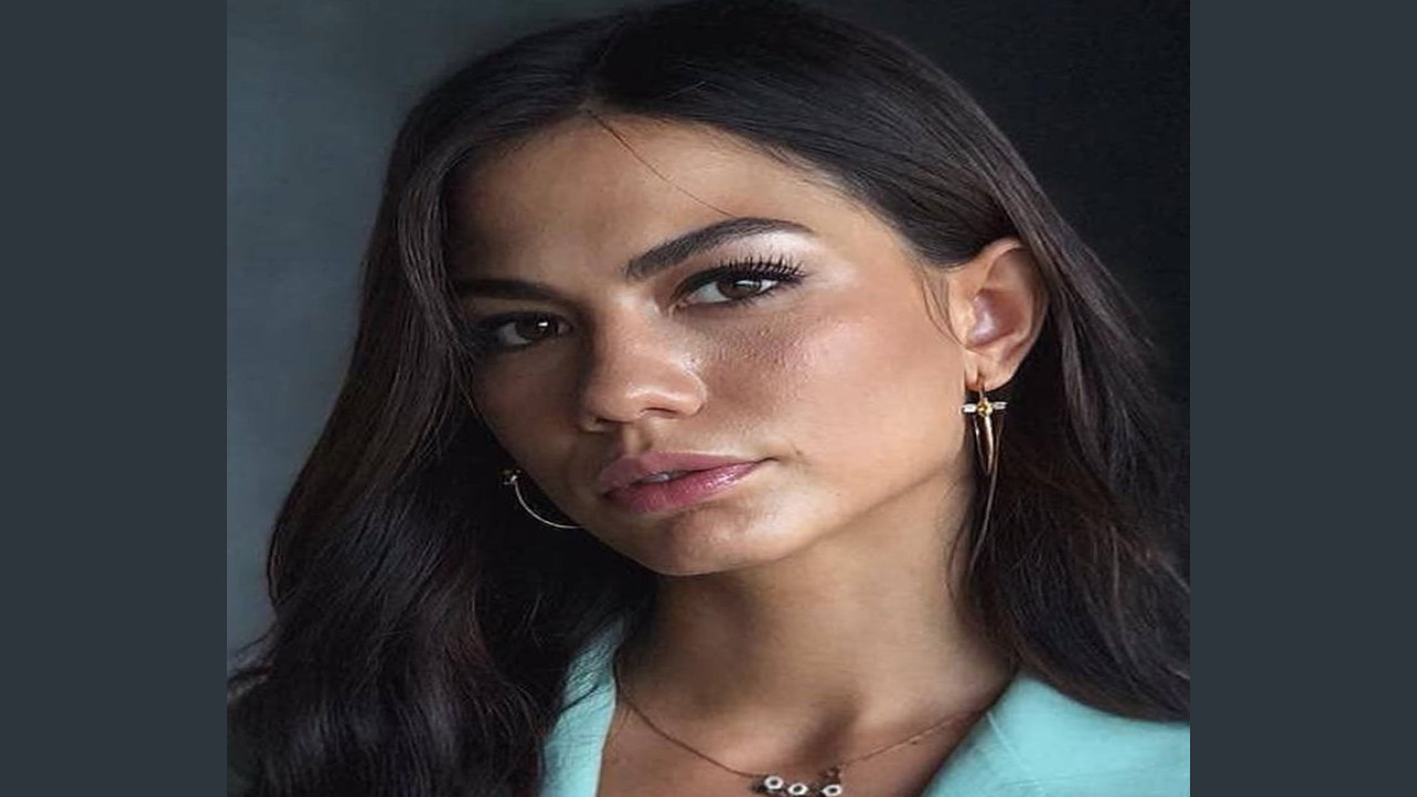Demet Özdemir (Presentadora)