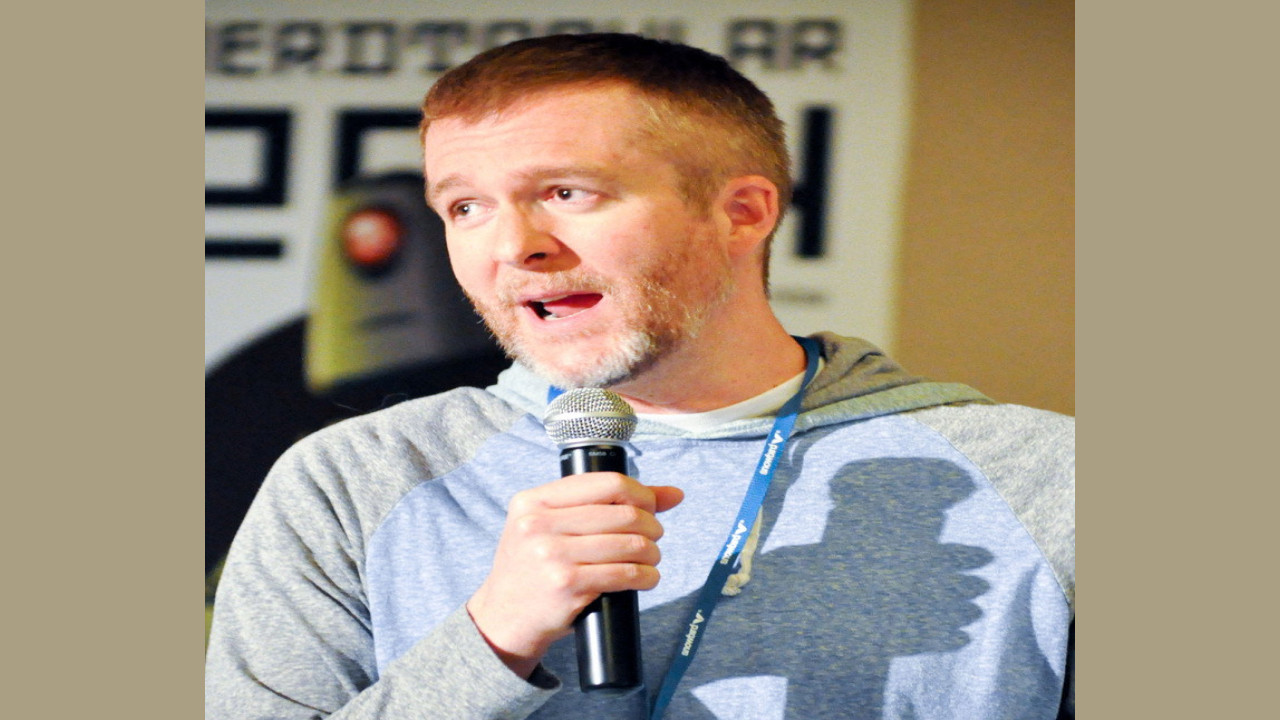 Scott Johnson (Presentador)