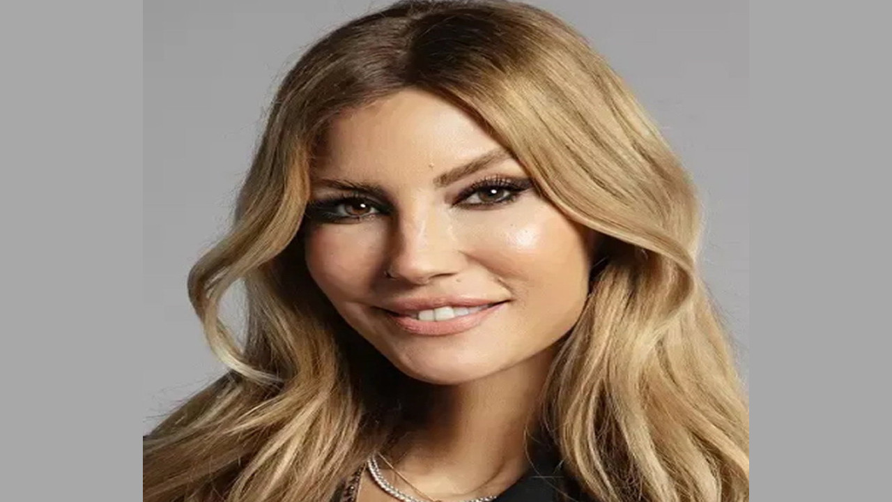 Çağla Şıkel (Presentadora)