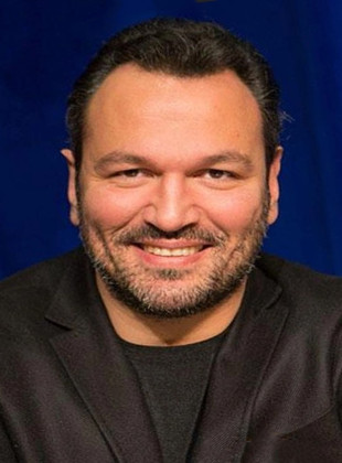 Ali Sunal (Presentador)