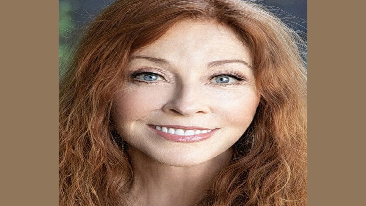 Cassandra Peterson (Presentadora)