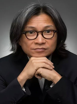 Peter Chan Hoh-San (Presentador)